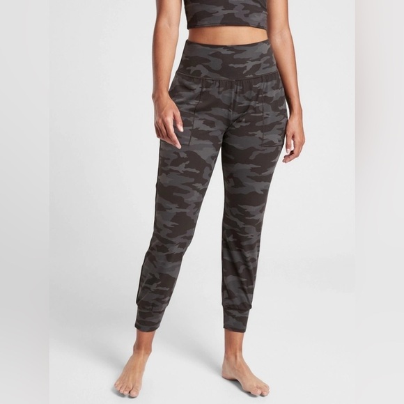 Athleta Pants - Athleta Salutation Camo Joggers Black & Gray Women’s Size XS